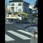 八潮市の道路陥没直後の現地動画がヤバすぎる！！ 平然と車が通ってるの危機感なさすぎだろ……