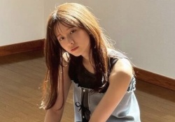 【速報】菅原咲月、最新グラビアで妖艶な生足wwwwwwwww