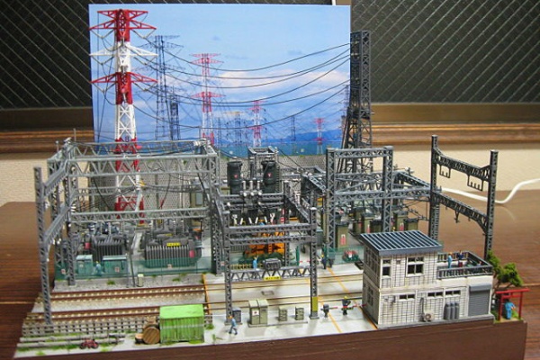 メルカリ便で発送❗】大ジオラマ 線路と並走(複線ver) ハンドメイド メルカリ便で発送❗】大ジオラマ 線路と並走(複線ver) ハンドメイド