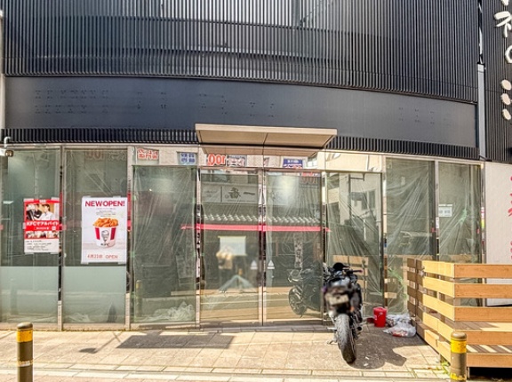 JR高槻駅ちかくに「ケンタッキー」ができるみたい。『Le NAPOLI PRESTO（レ・ナポリ・プレスト）』があったとこ。4月23日オープン