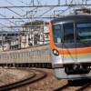 「進めファイターズ～♪」運転士の鼻歌が車内に大音量で
