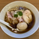 【夢中図書館】蒲田「麺屋 吉澄」！琥珀色に輝く至福の一杯。一度は食べたい美しき"特製醤油らぁ麺"