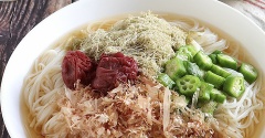 めんつゆだけじゃない！マンネリ防止にも！梅とろろ昆布そうめん