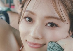 梅澤美波2ndの先行カット、水着ショットで谷が・・・