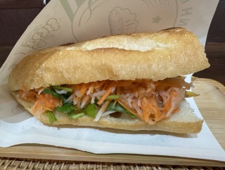 加賀市大聖寺に昨年９月オープンのベトナムカフェ「かもん」バインミーとベトナムから直送したベトナムコーヒー