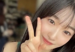 【朗報】小島凪沙さん、メガネ膨らみが最高すぎる