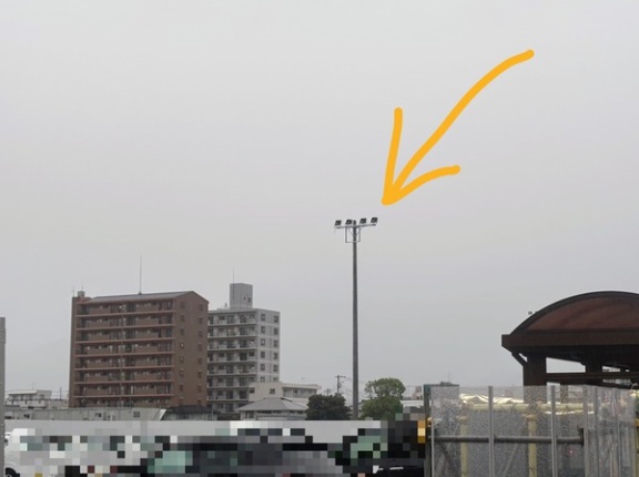 イシバシプラザ跡地。先月8月頭には無かったやつが、立ってる。照明塔っぽい。きょう令和8年9/6(日)の様子