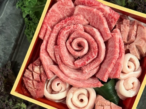 【PR】食卓にお花が咲く❁⃘*.ﾟ 大阪「白雲台」の焼肉セットで華やかな焼肉の夜ごはん