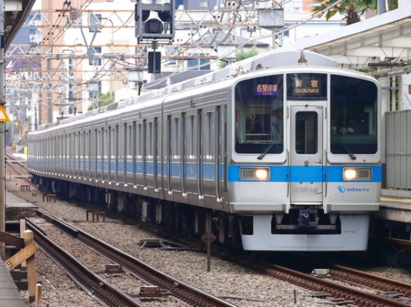 駅名に方位が入る小田急の駅はどんな位置関係になっているのか