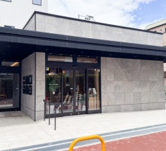 阪急高槻市駅ちかくにつくってた「高槻やまざき脳神経外科」が開院してる