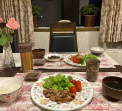 夕食は豚肉生姜焼き