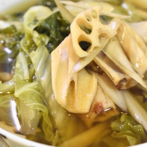 お野菜だけで♪白菜の根菜のスープ