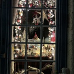 MUSIC MAKES US HAPPY!