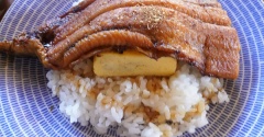 【休日ごはん】念願のアラビア24hアベックで豪華うな丼♪炭火焼うなぎ蒲焼＆白焼を堪能［PR］