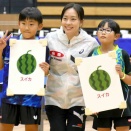 石川佳純さん卓球教室で笑顔「人が温かいという印象があります」…４７都道府県サンクスツアーｉｎ青森