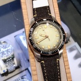 『【ダイバーズ65 桃太郎ジーンズ】デニムのストラップで夏もかっこよく【オリス】』の画像