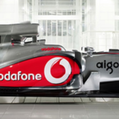 小林可夢偉（ケータハム）： F1ヘルメットとレーシングスーツ写真 2014