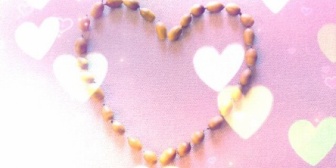 【恋愛】3年前から知り合い、年に4、5回会って徐々に惹かれてきました。彼女がオタク（声優？）であることは初めは分からなかったが…