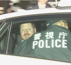 日本でトラックを盗み暴走運転をしたアメリカ人が逮捕される！　海外の反応。