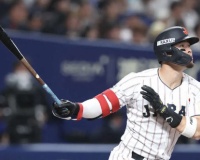 【朗報】佐藤輝明、HR後に大谷とハイタッチ→大谷爆笑