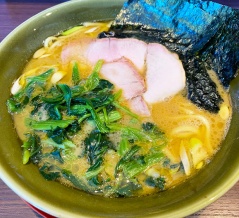 家系が好きなのか海苔が好きなのか？函館市堀川町「函館家系ラーメン 家路」