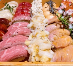 【肉もお酒も安すぎ】秋葉原『肉寿司』安く腹いっぱい肉寿司を堪能！お酒は滅多に飲めないウイスキーや日本酒が激安！