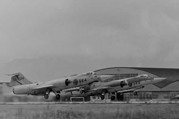THE ALIENS NEST - F-104