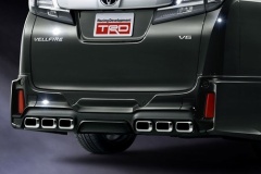 プリウスに6本出しマフラー＆ド迫力ワイドボディ採用！ 585万円の「完全仕様」発売