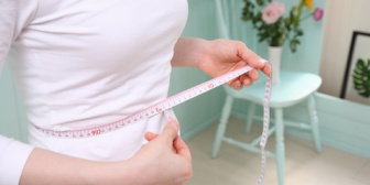 薬の副作用で体重が増え続けていて、ガリガリ好きな夫に嫌われないか心配している。それを友人に相談したらひどいことを言われた…
