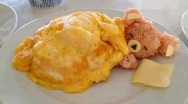 「これを食べろっていうのか…(´；ω；｀)」　可愛すぎるオムライスが話題に