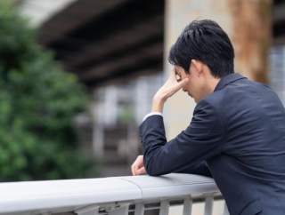 【悲報】ワイくん、後輩女子の「これ」に耐えながら仕事を教える･･････もうアカン･････！