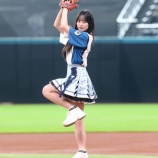 『[ノイミー] 冨田菜々風がエスコン・ファーストピッチ　ワンバン投球も大歓声』の画像