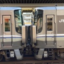 社員が突然退職し、電車が事故に遭い、災いは二度やってくる♭