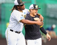 【画像】ミエセス、坂本とめちゃくちゃ仲良しｗｗｗ