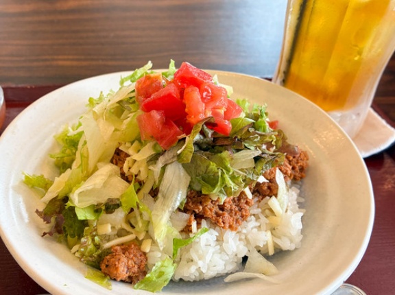 「沖縄酒場うとぅいむち」の『タコライス』など（大和市中央）【やまとぴグルメ】