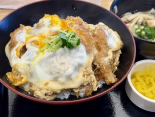 【理不尽】X民、カツ丼弁当を買おうとしたら知らんおじさんに怒られてしまう…