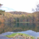 御射鹿池へ・・・今、紅葉ですね