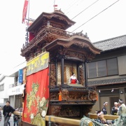山車紹介【半田市 亀崎 田中組 神楽車①】 : 神社前2F特設祭事場