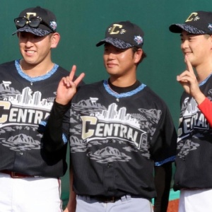広島】新井貴浩×石井琢朗×シーボルの「伝説の背番号25ユニフォーム