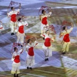 リオ五輪、開会式アトラクションに“日本”が登場、日の丸をイメージした衣装で日系移民の歴史を表現…8月6日8時15分に合わせ平和願う