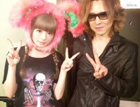 きゃりーぱみゅぱみゅ「LAライブ今終わりました!X JAPANのYOSHIKIさんがライブを見に来てくれました!」
