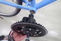 ホンダが開発した普通の自転車に後付できる電動アシストモーター「スマチャリ」