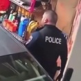 【海外の反応】家宅捜索中の警官が車を故意に傷つける映像が公開　「罰金550ドルと有給12時間没収だけって軽すぎる」「これがコネのある職業の実態」