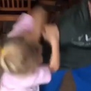 うわようじょつよい。見様見真似で総合格闘技ごっこをする男の子と女の子が良い。海外の反応