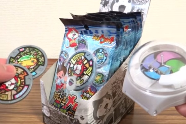 妖怪ウォッチの妖怪メダル第一章を箱買いしてる人を眺めてみた ゲーム攻略のまるはし