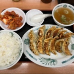 外食したり、作り置きの料理でラクをしたりな平日ランチでした。