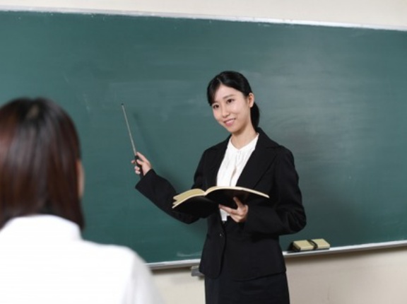 【画像】中学生の頃、こういう女性教師のことを好きになってたよな⇒！！