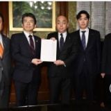 毎日新聞社説  予算案の強行採決　国会軽視する政権の横暴