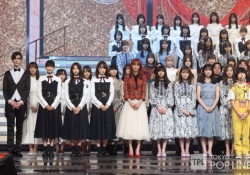 【朗報】紅白歌合戦オープニング、筒井あやめちゃん最前列決定ｷﾀ――(ﾟ∀ﾟ)――!!