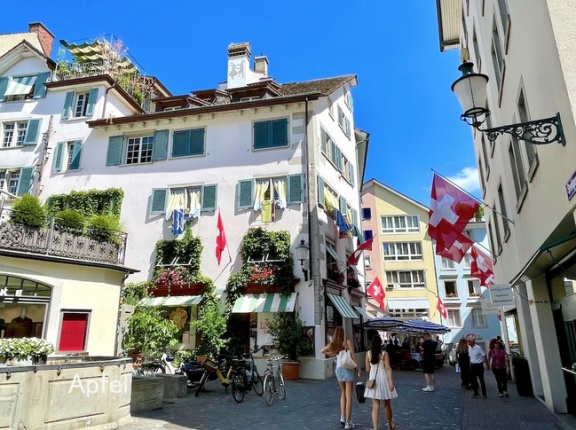 真夏のチューリッヒ やっぱり暑かった〜！けど、素敵🇨🇭